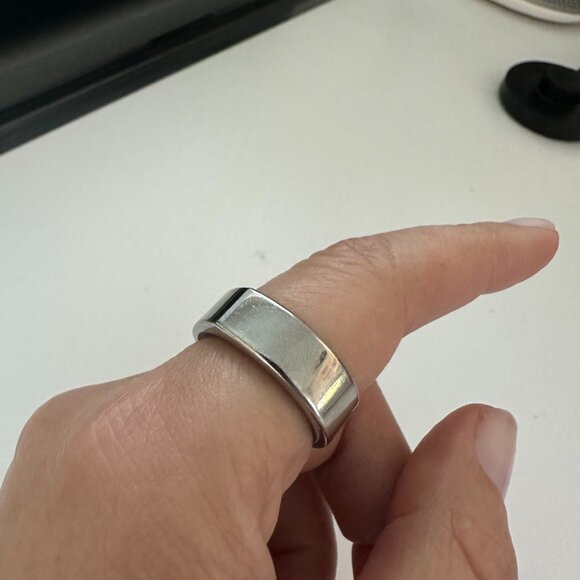 Oura Ring 3 - Size 9 in Heritage Silver - Picture 6 of 11